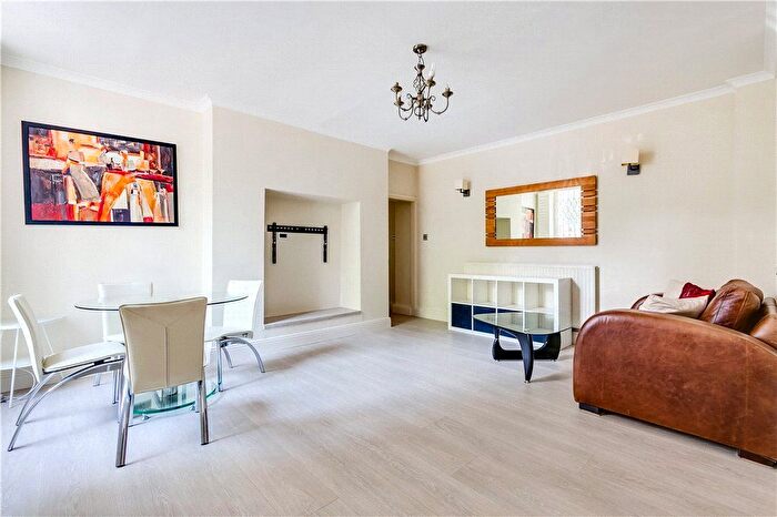 1 Bedroom Flat To Rent In Nevern Square, Earls Court, London, SW5