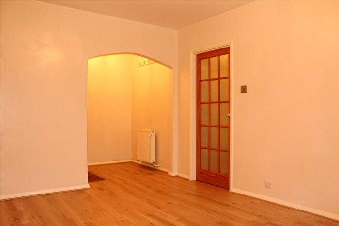 2 Bedroom Apartment To Rent In Sanderstead Road, South Croydon, Surrey, CR2
