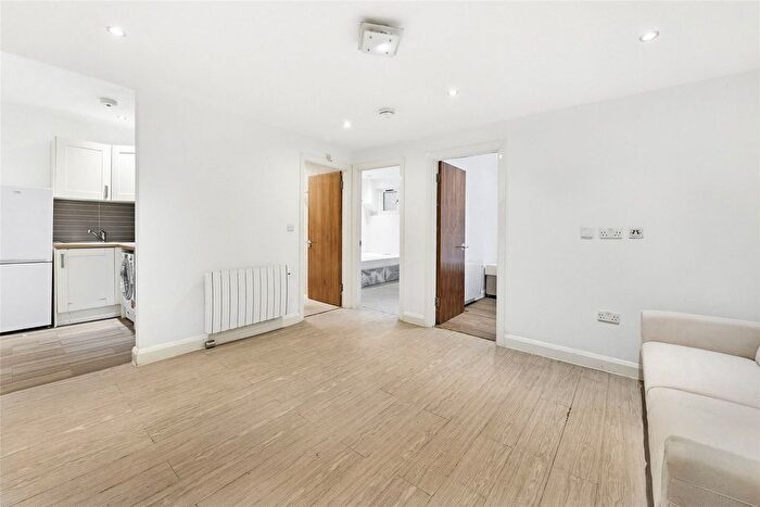 2 Bedroom Flat To Rent In Weir Road, London, SW19