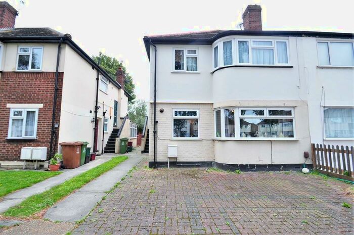 2 Bedroom Maisonette To Rent In Russell Close, Bexleyheath, DA7