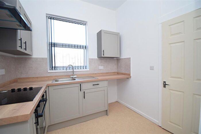 3 Bedroom Maisonette To Rent In Jacobs Well Lane, Wakefield, WF1