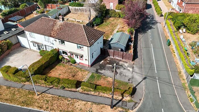 3 Bedroom Semi-Detached House For Sale In Elizabeth Avenue, Newbury, RG14