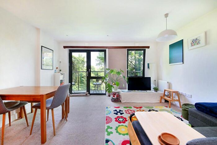 1 Bedroom Flat For Sale In Gwynne Road, Battersea Park, SW11