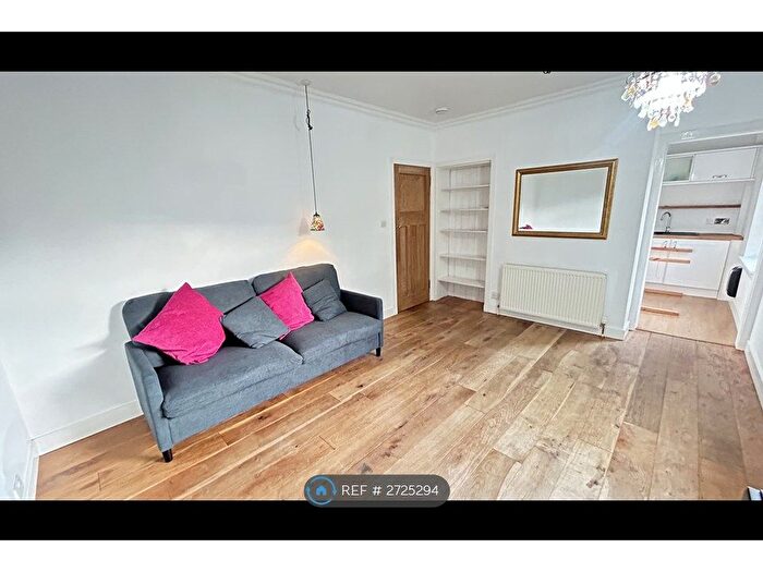 2 Bedroom Flat To Rent In Crewe Terrace, Edinburgh, EH5