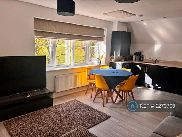 2 Bedroom Flat To Rent In Waterhouse Lane, Kingswood, Tadworth, KT20