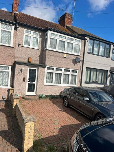 4 Bedroom Terraced House To Rent In Barton Avenue, Romford, RM7
