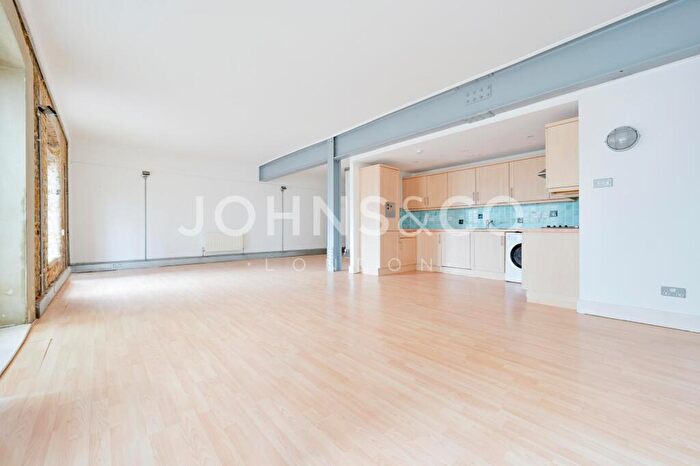 2 Bedroom Flat For Sale In Orchard Place, London, E14