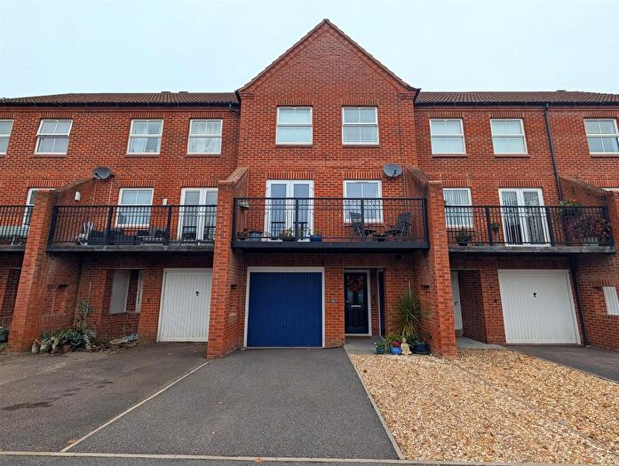 4 Bedroom Town House For Sale In Cormack Lane, Fernwood, Newark, NG24