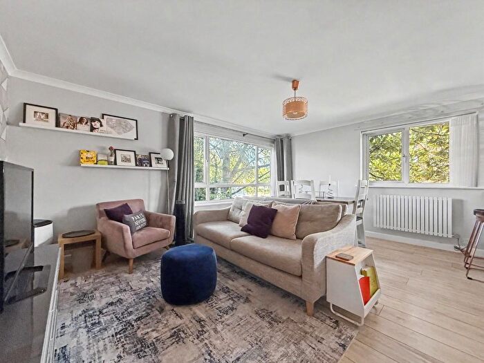 2 Bedroom Flat To Rent In Osborne Road, Windsor, SL4