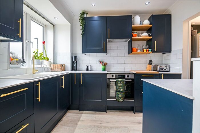 2 Bedroom Flat For Sale In Herne Hill, London, SE24