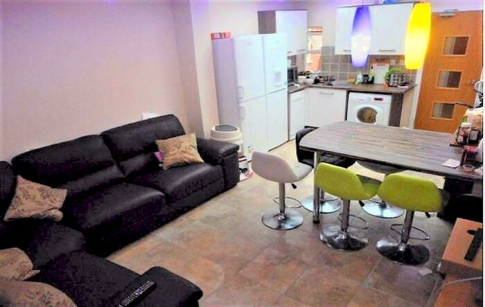 6 Bedroom Terraced House To Rent In Totnes Grove, Dartmouth Road, Selly Oak, Birmingham, B29