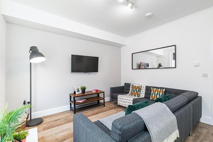 6 Bedroom House To Rent In Beamsley Mount, Leeds, LS6