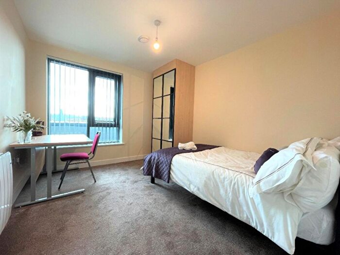3 Bedroom Flat To Rent In Long Line, Sheffield, S17