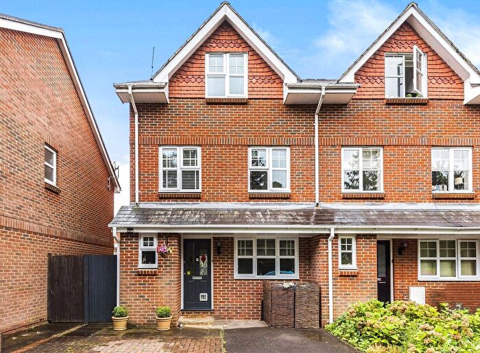 3 Bedroom End Of Terrace House To Rent In Meadow Bank, Farnham, Surrey, GU9