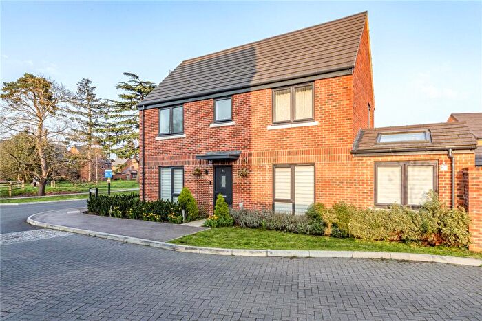 3 Bedroom Detached House For Sale In Botleys Road, Ottershaw, Chertsey, Surrey, KT16