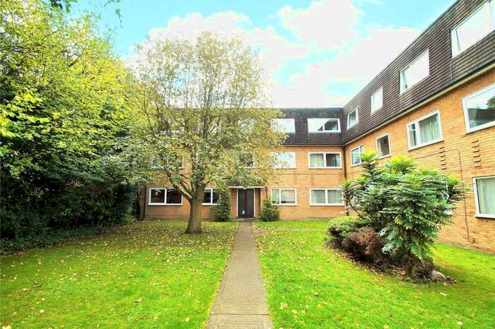 1 Bedroom Flat To Rent In Gothic Court, Yorktown Road, Sandhurst, Berkshire, GU47