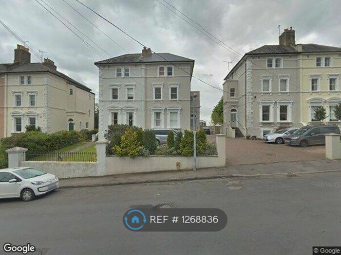 2 Bedroom Flat To Rent In St. Johns Road, Sevenoaks TN13