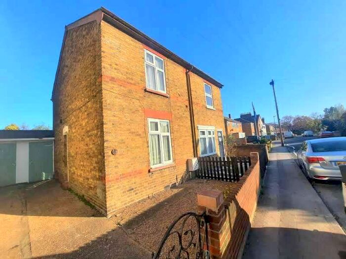 2 Bedroom SemiDetached House For Sale In New Road, Bedfont, Feltham TW14