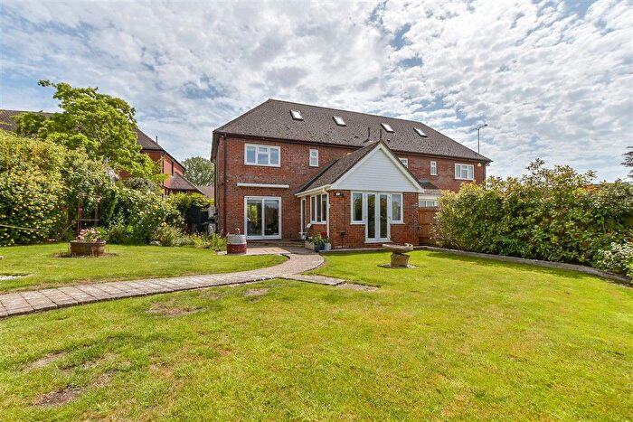 4 Bedroom Semi-Detached House For Sale In Tilden Close, High Halden, Kent, TN26