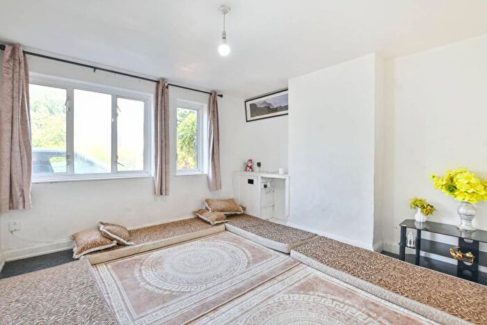 3 Bedroom Semi-Detached House For Sale In Lily Gardens, Alperton, Wembley, HA0