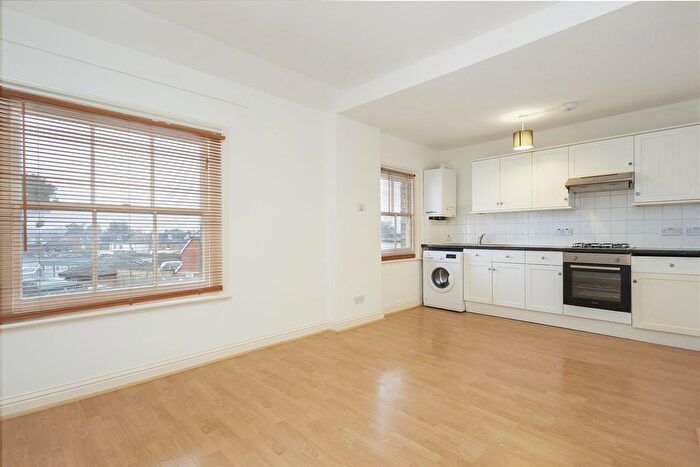 1 Bedroom Flat To Rent In Church Street, Weybridge, KT13
