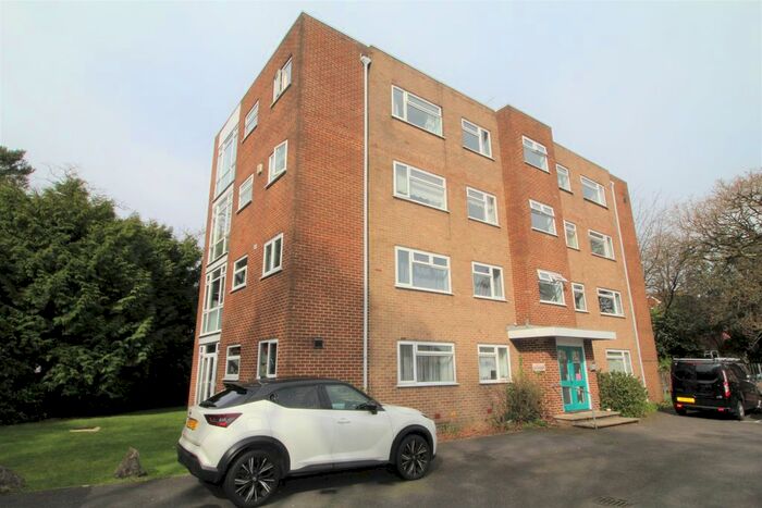 2 Bedroom Flat To Rent In Mount Road, Parkstone, Poole, BH14
