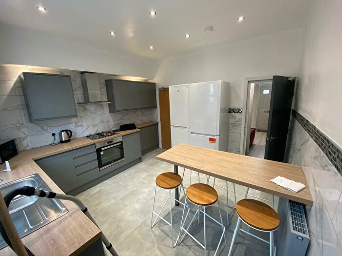 6 Bedroom Terraced House To Rent In Harold Terrace, Hyde Park, Leeds, LS6