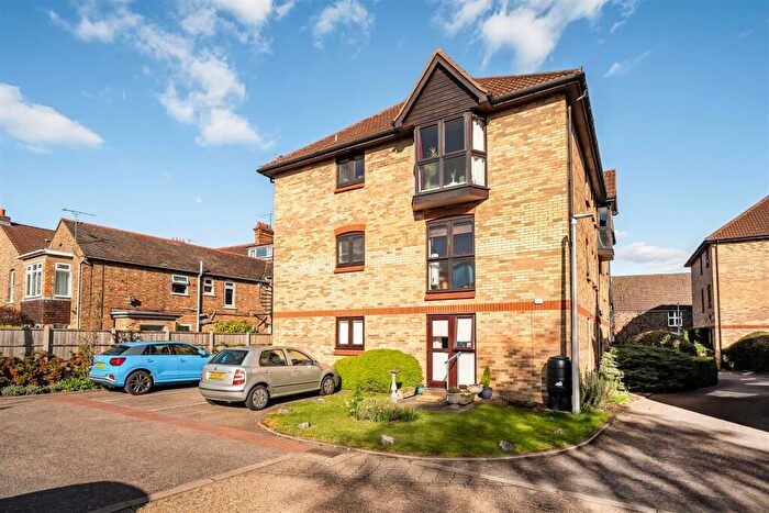 2 Bedroom Apartment For Sale In Merton Road, Bedford, MK40