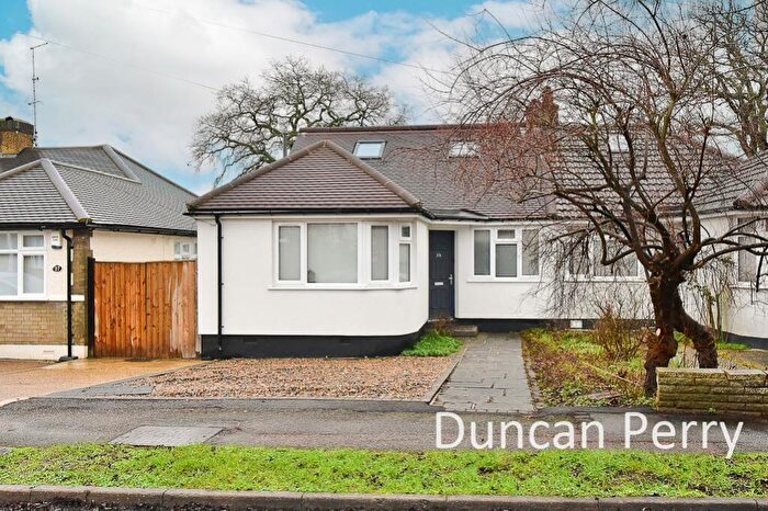 3 Bedroom Semi-Detached Bungalow For Sale In Aberdale Gardens, Potters Bar, EN6