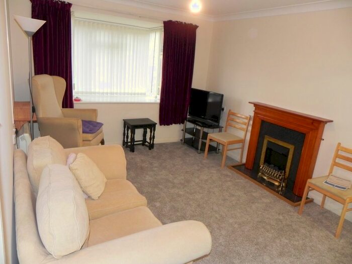 1 Bedroom Flat To Rent In Reeve Court, Tarragon Drive, Guildford, GU2