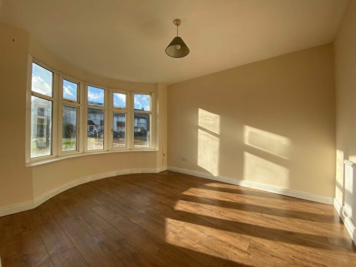 3 Bedroom Terraced House To Rent In Poynters Road, Luton, Bedfordshire, LU4