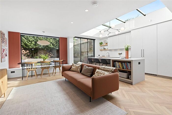 4 Bedroom End Of Terrace House For Sale In Gayville Road, SW11