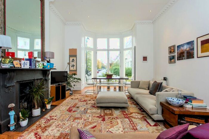 2 Bedroom Apartment To Rent In Belsize Park Gardens, London, NW3