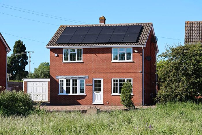 4 Bedroom Detached House For Sale In Main Street, Graizelound, DN9
