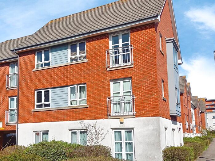 2 Bedroom Apartment For Sale In Newfoundland Drive, Poole, Dorset, BH15