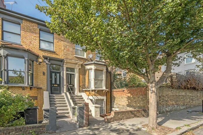 3 Bedroom Maisonette To Rent In Abersham Road, Hackney Central, E8