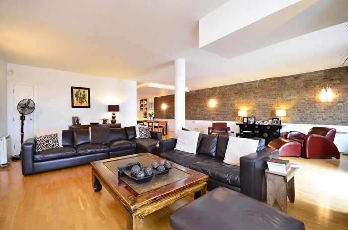 2 Bedroom Flat For Sale In Great Jubilee Wharf, Wapping, London, E1W