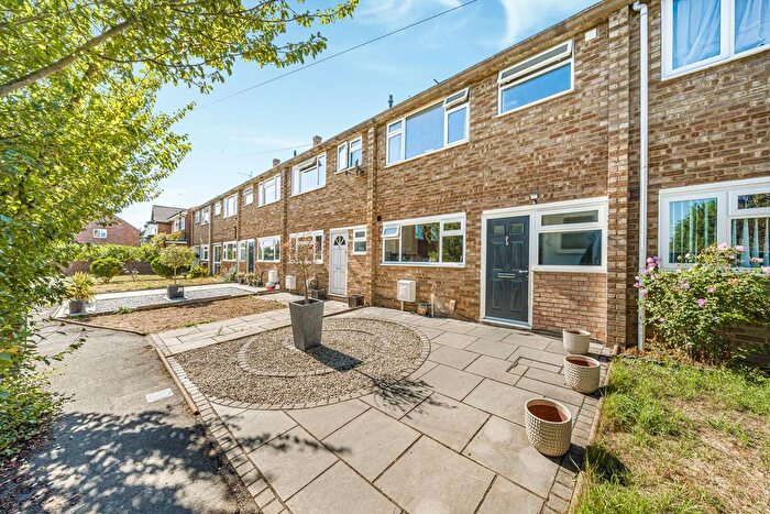 3 Bedroom Terraced House For Sale In Burbidge Road, Shepperton, TW17
