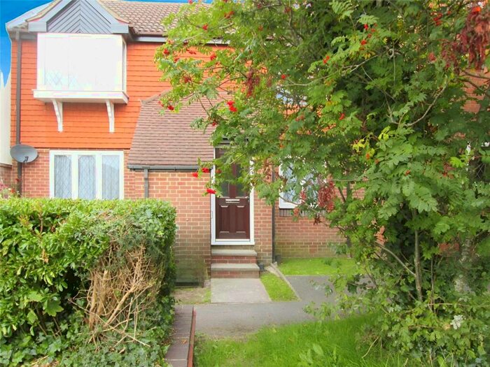 2 Bedroom Flat To Rent In Midas Close, Waterlooville, Hampshire, PO7