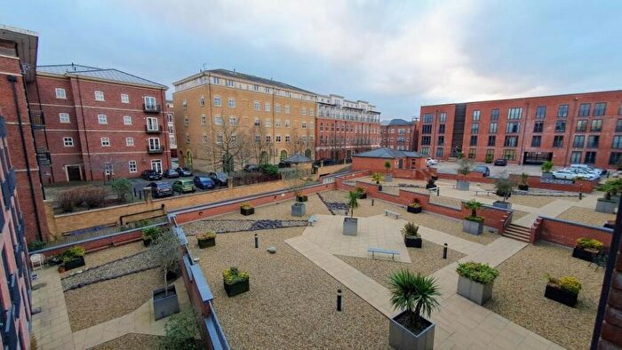 2 Bedroom Flat To Rent In Cornwood Lane, Shirley, Solihull, West Midlands, B90