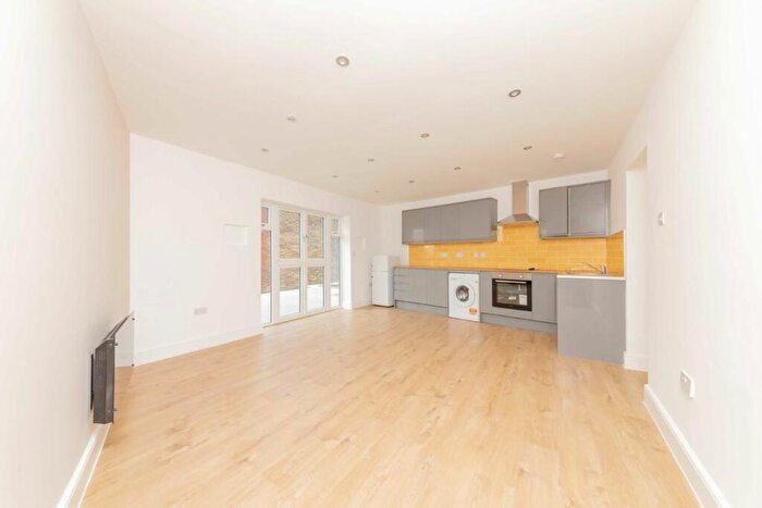 2 Bedroom Flat To Rent In Cavendish Road, Balham, SW12
