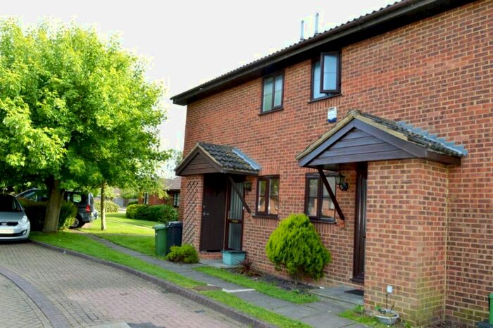 1 Bedroom Semi-Detached House To Rent In Danetree Close, West Ewell, Surrey., KT19