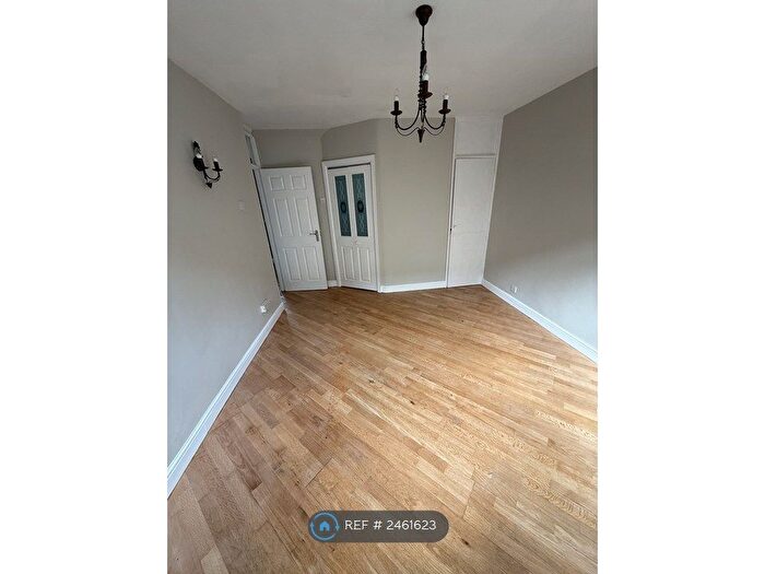 1 Bedroom Flat To Rent In Crondall Court, London, N1