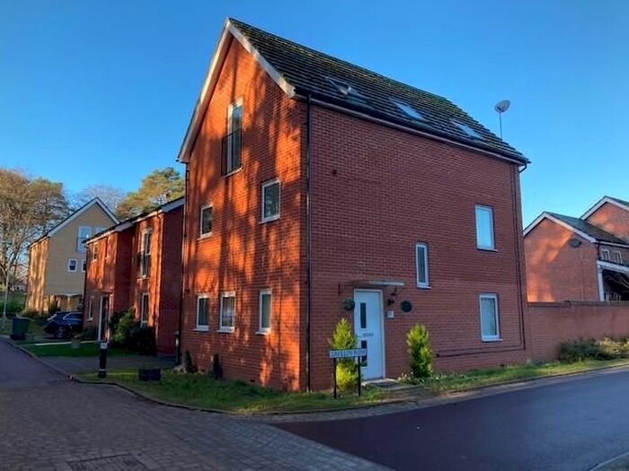 4 Bedroom Town House To Rent In The Parks, Bracknell RG12