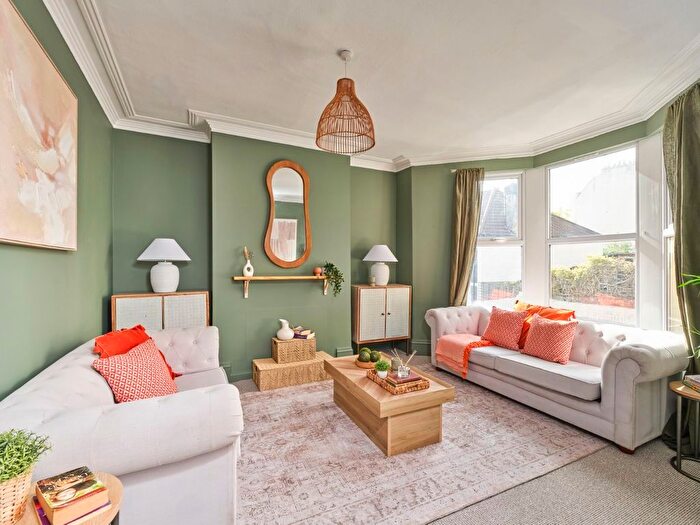 3 Bedroom Flat For Sale In Dowry Road, Clifton, Bristol, BS8
