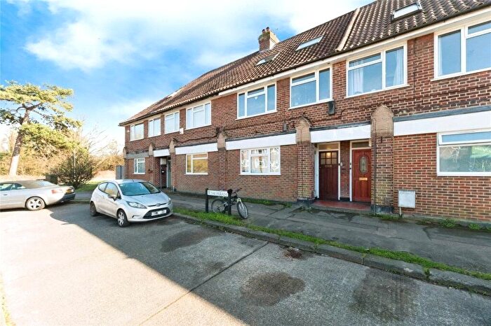 1 Bedroom Flat For Sale In The Parade, Spa Drive, KT18