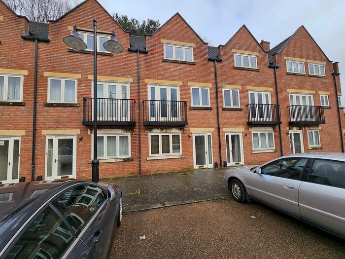 2 Bedroom Property To Rent In St. Marys Paddock, Wellingborough, Northamptonshire., NN8