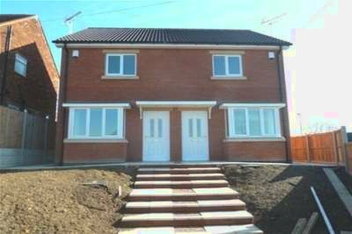 2 Bedroom Town House To Rent In Columbia Street, Huthwaite, NG17