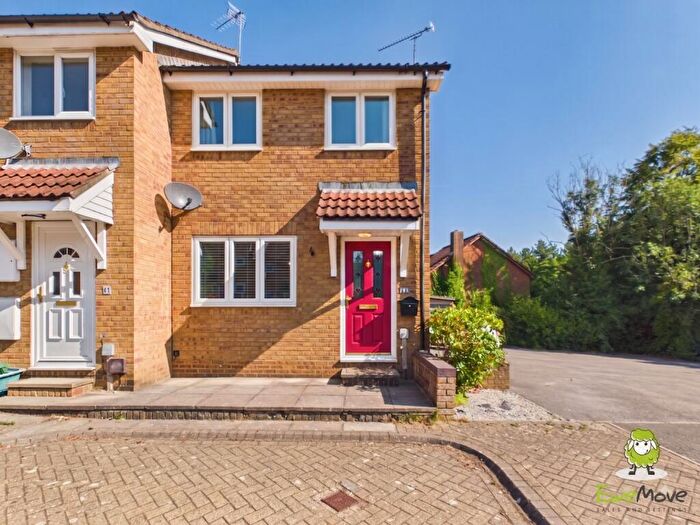 2 Bedroom End Of Terrace House For Sale In Chantry Mews, Basingstoke, Hampshire, RG22