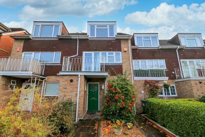 4 Bedroom Town House To Rent In The Ridgeway, London E4